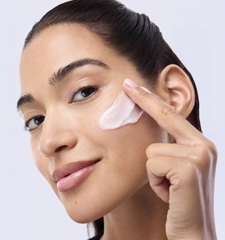 20241025 Digital Revitalift Filler Ha Cream Still1 Woman Dmi Image Na No Cta