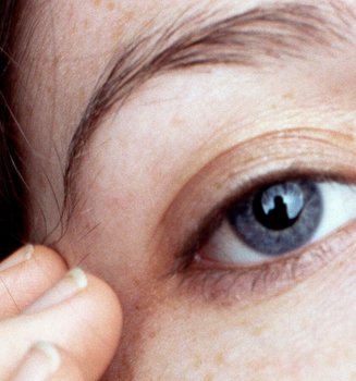 How To Choose The Right Concealer To Banish Dark Circles Hero